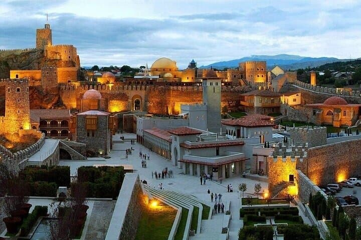 Vardzia, Rabati & Borjomi: Full-Day Private Tour from Tbilisi