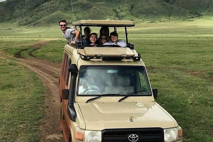 4-Day Luxury Safari to Tarangire, Serengeti & Ngorongoro Crater