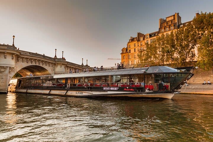 Romantic Seine Proposal Cruise on Bateaux Mouches with Dinner & Champagne photo 2