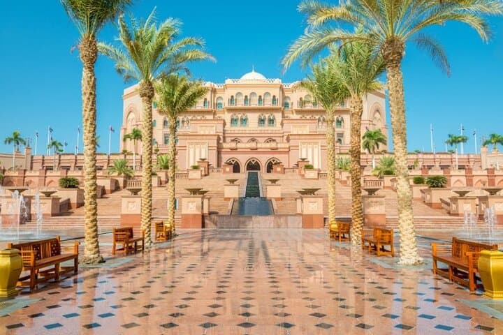 Private Abu Dhabi Walking Tour: Custom City Walk with a Local Guide photo 2