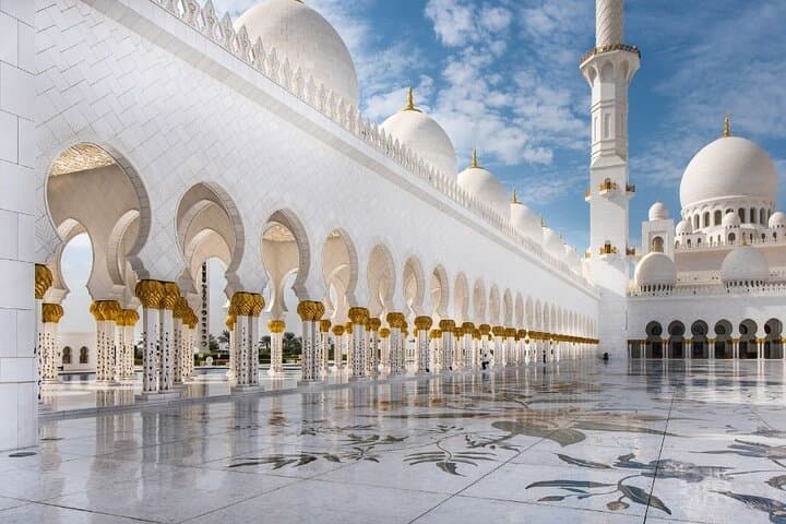 Private Abu Dhabi Walking Tour: Custom City Walk with a Local Guide photo 4