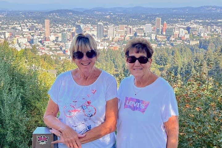 Discover Portland: Half-Day Small-Group Tour to Pittock Mansion & Rose Garden photo 3