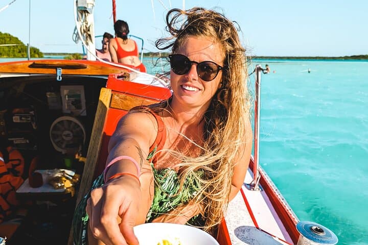 Private Bacalar Sailing Tour — 4-Hour Laguna de Bacalar Cruise with Guacamole & Drinks photo 6