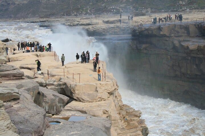 Hukou Waterfall & Huangdi Mausoleum Day Trip from Xi'an