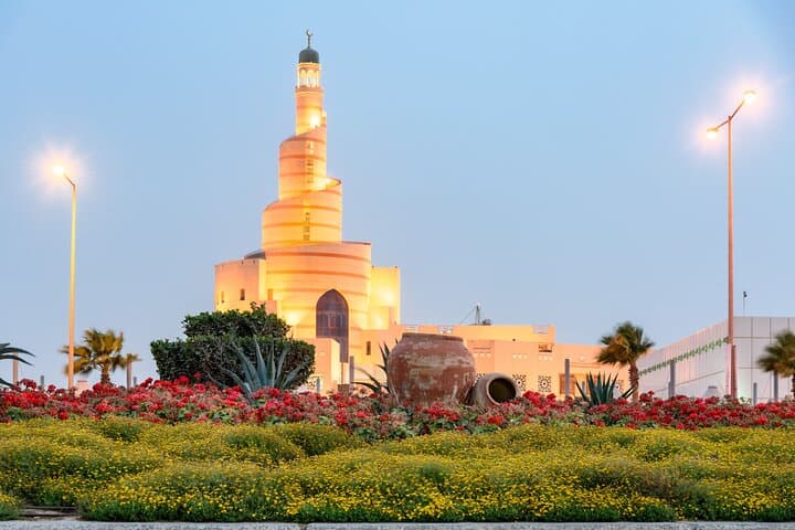 Doha Social Life Walking Tour: Cultural Walk Along the Corniche