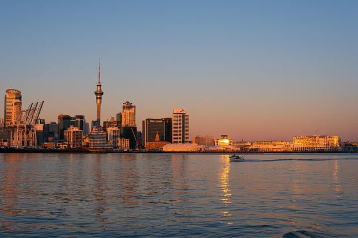 Private Custom Auckland Walking Tour with Local Guide