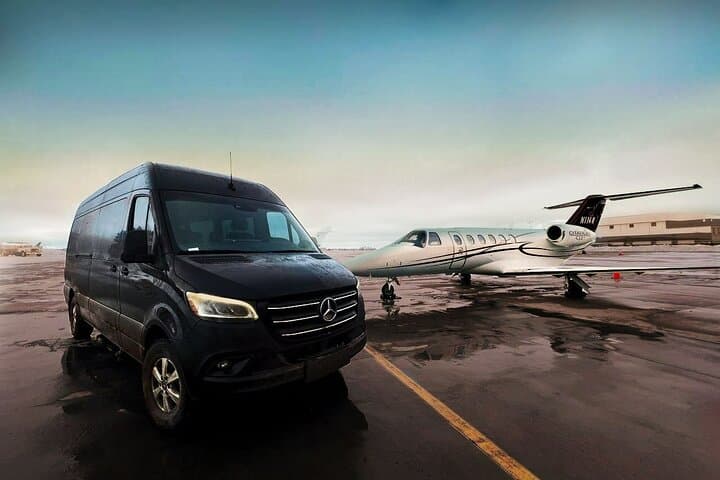 Denver to Steamboat Private Limo Transfer: Door-to-Door Ski & Resort Transport photo 2