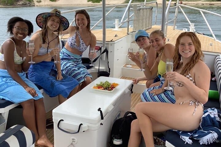 Gold Coast Island Private Cruise: Broadwater Snorkel & Fishing Charter photo 4
