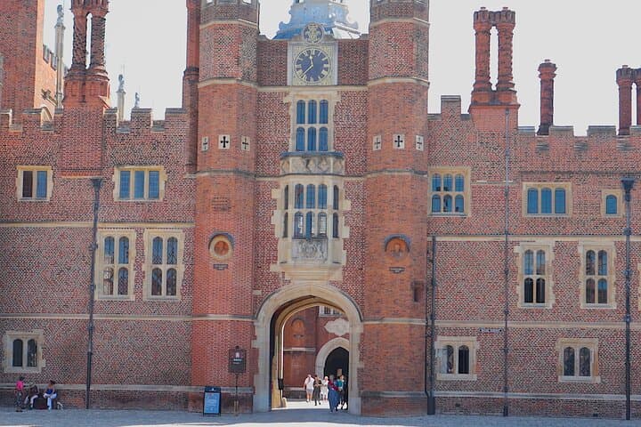 Hampton Court Palace Guided Tour & Afternoon Tea — Full-Day Entry photo 6