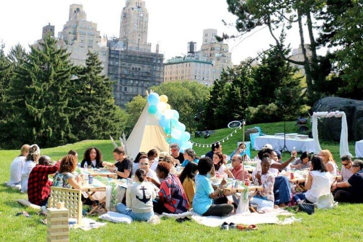 Central Park Luxury Picnic at Cherry Hill — Romantic Outdoor Experience in NYC photo 2