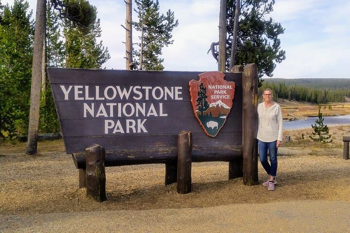 Two-Day Yellowstone Upper and Lower Loop: Geysers, Wildlife & Panoramic Vistas