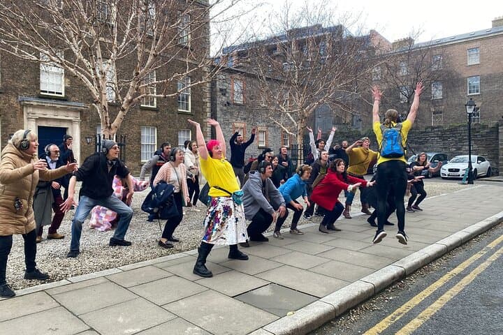 Silent Disco Walking Tour in Dublin's Temple Bar — Dance Through the Streets photo 4