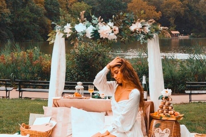 Central Park Luxury Picnic: Private Styled Picnic for 5–8 in Manhattan photo 4