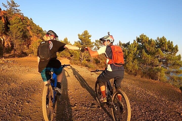 Monte Calamita Sunset E‑Bike: Capoliveri to Innamorata Evening Ride photo 4
