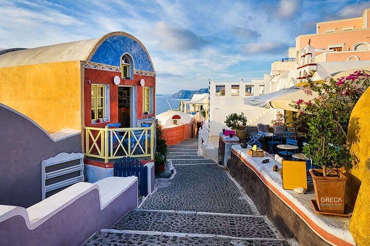Santorini Private Tour: Private Driver-Guide to Oia, Akrotiri, Red Beach & Caldera Views