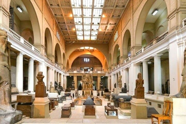 Private Guided Excursion to the Pyramids of Giza from Hurghada — Full-Day Giza & Egyptian Museum Tour photo 2