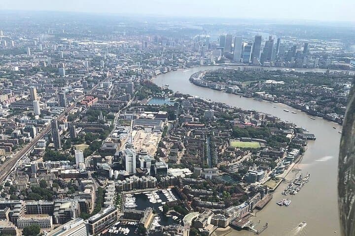 35-Minute London Helicopter Champagne Flight Over Central London photo 6