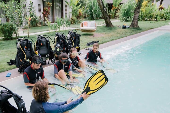 Beginner Scuba Diving in Siargao: Discover Scuba Diving Course in General Luna