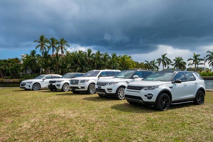 Luxury Chauffeur & Limo Service in Grand Cayman — Private White-Glove Transfers photo 1