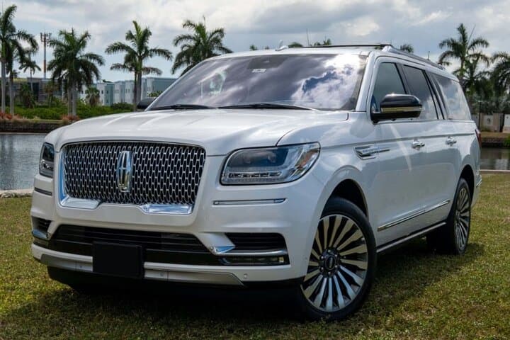 Luxury Chauffeur & Limo Service in Grand Cayman — Private White-Glove Transfers photo 2