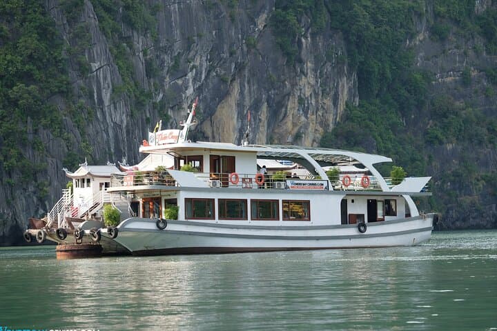 Halong Bay Day Trip from Hanoi: Kayak, Titop Island & Surprise Cave photo 2