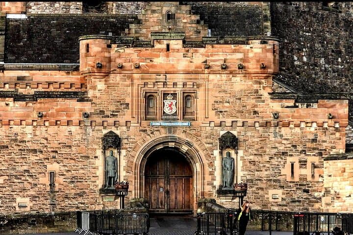 Edinburgh Castle Guided Tour: Skip‑the‑Line Tickets & Historic Highlights photo 2