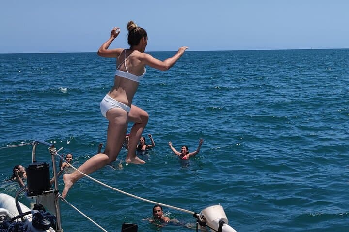 Valencia Catamaran Cruise with Paella Lunch and Beach Cocktail