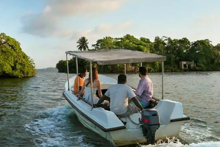 Koggala Lake & Temple Private Tour: Japanese Peace Pagoda, Boat Ride and Giant Buddha photo 6