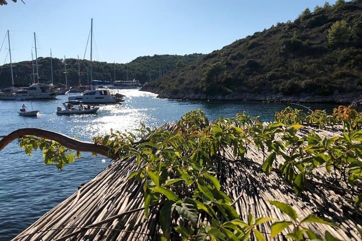 Private Hvar Beach Hopping & Chilling Out: Pakleni Islands Speedboat Tour