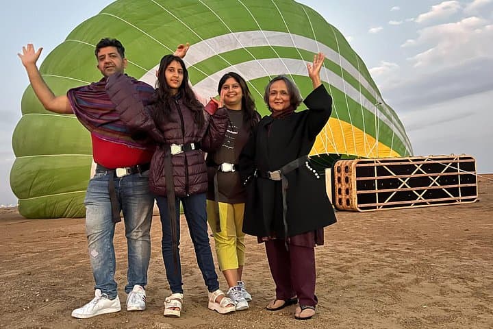 Dubai Sunrise Hot Air Balloon Tour with Hotel Pickup — Desert Flight & Arabic Breakfast photo 4
