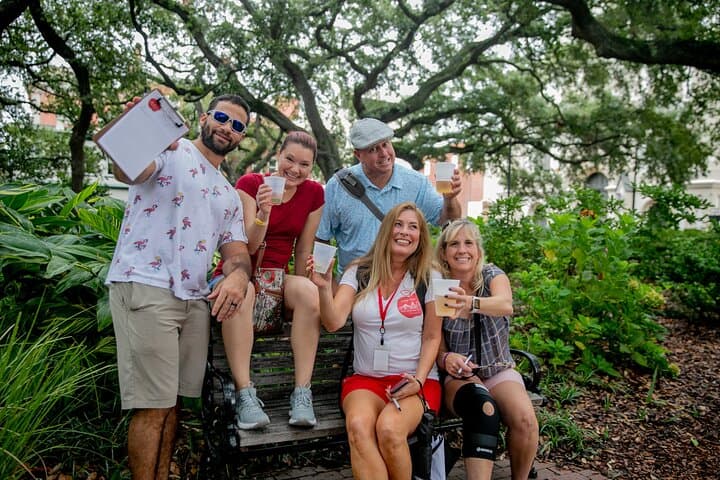 Private Walking Tour in Savannah: Trivia & Tipsy Trivia Stroll