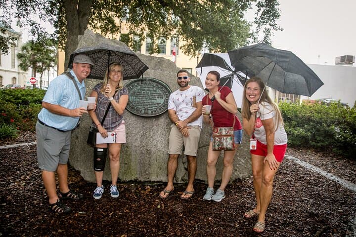 Private Walking Tour in Savannah: Trivia & Tipsy Trivia Stroll photo 2