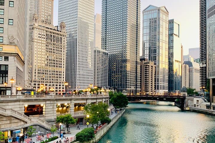 Magnificent Mile Architecture Walking Tour with 360 Chicago Upgrade photo 2