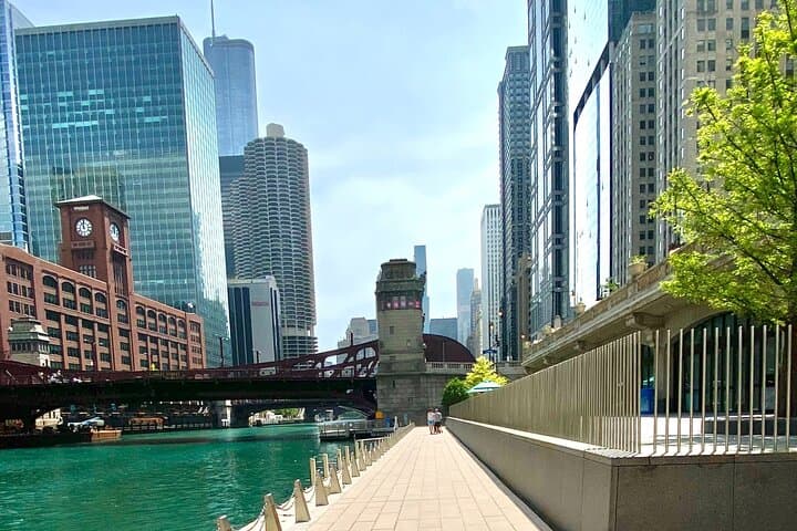 Magnificent Mile Architecture Walking Tour with 360 Chicago Upgrade photo 3