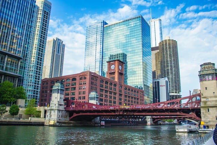 Magnificent Mile Architecture Walking Tour with 360 Chicago Upgrade photo 6