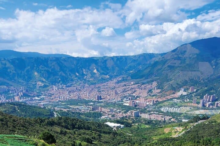 Medellín Night Skyline Horseback Ride, Firecamp & Forest Cabin Stay photo 5