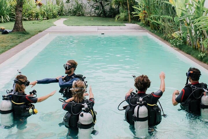 Beginner Scuba Diving in Siargao: Discover Scuba Diving Course in General Luna photo 4