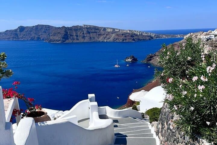 Half-Day Santorini Sightseeing: Oia, Fira & Caldera Views