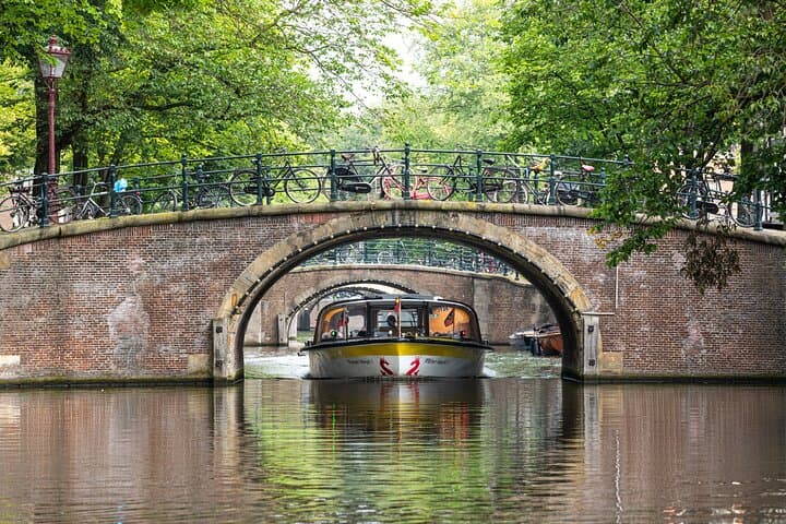 glide-amsterdams-canal-ring-1-hour-city-centre-cruise-with-free-stroopwafel photo 4