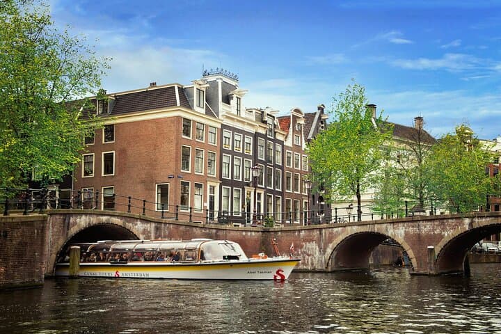 glide-amsterdams-canal-ring-1-hour-city-centre-cruise-with-free-stroopwafel photo 1
