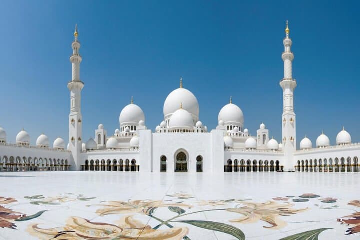Abu Dhabi Half-Day Guided City Tour — Sheikh Zayed, Heritage Village & Emirates Palace