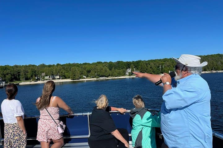 Cruise North Shore to Death's Door: Door County Lighthouse & Shipwreck Tour photo 2