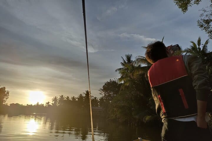 Kampong Ayer Boat Cruise: Proboscis Monkeys, Fireflies & Water Village Sunset Tour photo 5