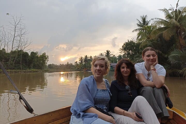 Kampong Ayer Boat Cruise: Proboscis Monkeys, Fireflies & Water Village Sunset Tour photo 6