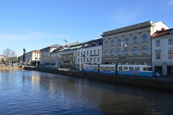 Copenhagen to Gothenburg Private Transfer with 2-Hour Stop at Sofiero Castle