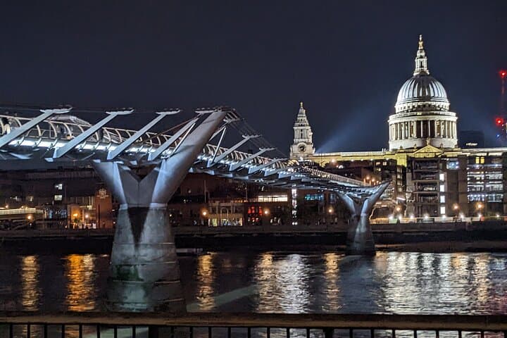 Private London Evening Tour by Car: Illuminated Landmarks & Night Photography photo 1