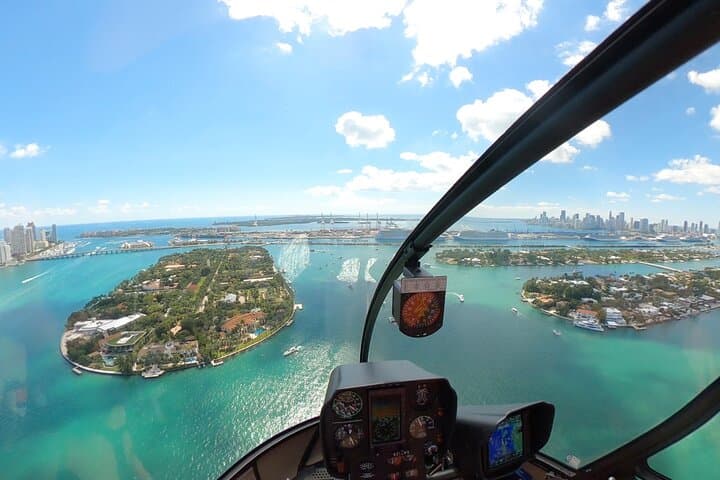 Miami Romantic Helicopter Tour with Champagne — 40-Minute Private Aerial Experience photo 3