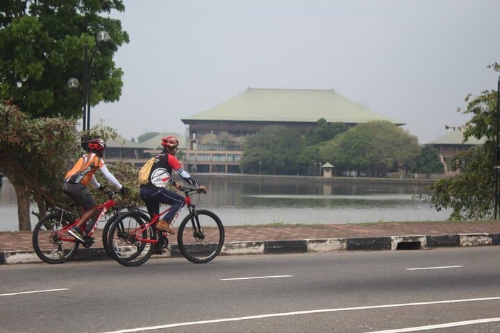 Suburban Cycle Loop: Wetlands, Temples & Parliament Lake near Colombo photo 4