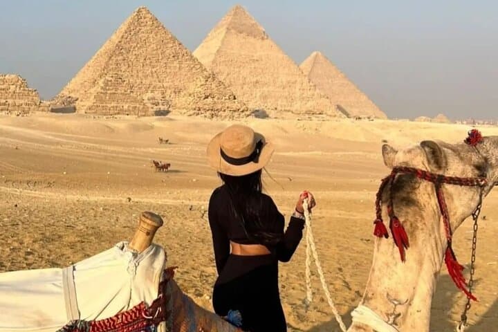 Sunrise Over Giza: Guided Pyramid Tour, Camel Ride & Breakfast