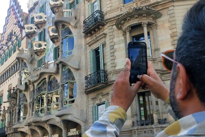 Barcelona Photo Highlights eBike Tour — Sagrada Família to Montjuïc in 4 Hours photo 5